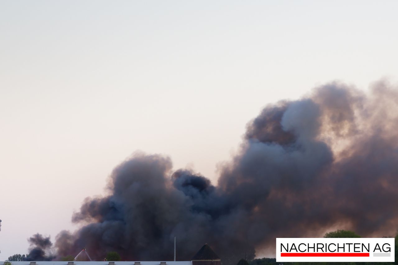 Großbrand in Erkner: Boote lichterloh in Flammen, Anwohner alarmiert!